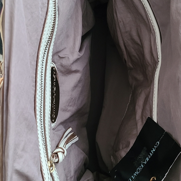 Cynthia Rawley Cream Leather Purse - Picture 5 of 8